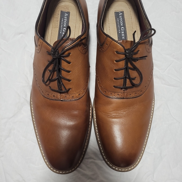 Brown Leather Oxford Dress Shoes with Sleek Design - Picture 1 of 8